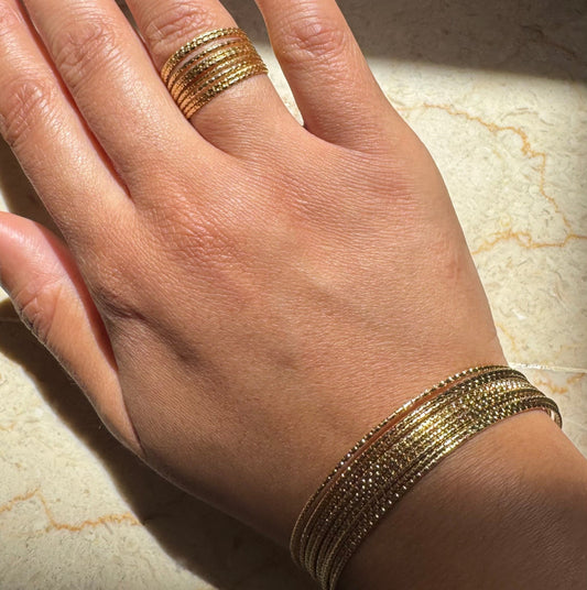 Ensemble Empilé Doré – Bague & Bracelets Fins