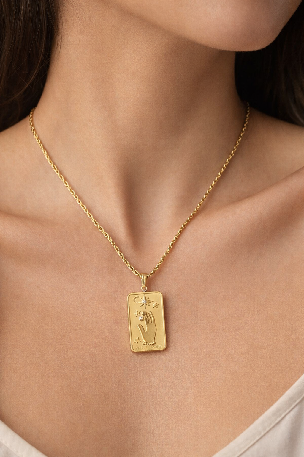 Collier chaîne torsadée dorée pendentif plaque rectangulaire gravée main étoile cristal serti en acier inoxydable 316L - bijou femme mystique | Fofa & Lilou Maroc