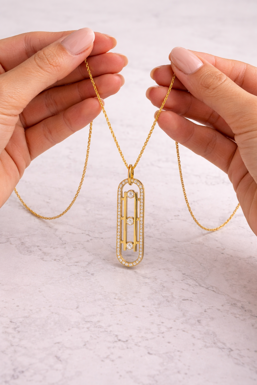 Sautoir double chaîne dorée pendentif oblong pavé cristaux blancs en acier inoxydable 316L - long collier femme élégant | Fofa & Lilou Maroc